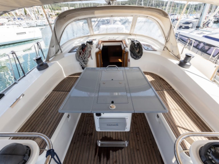 Hire Sailboat Bavaria with a boat licence