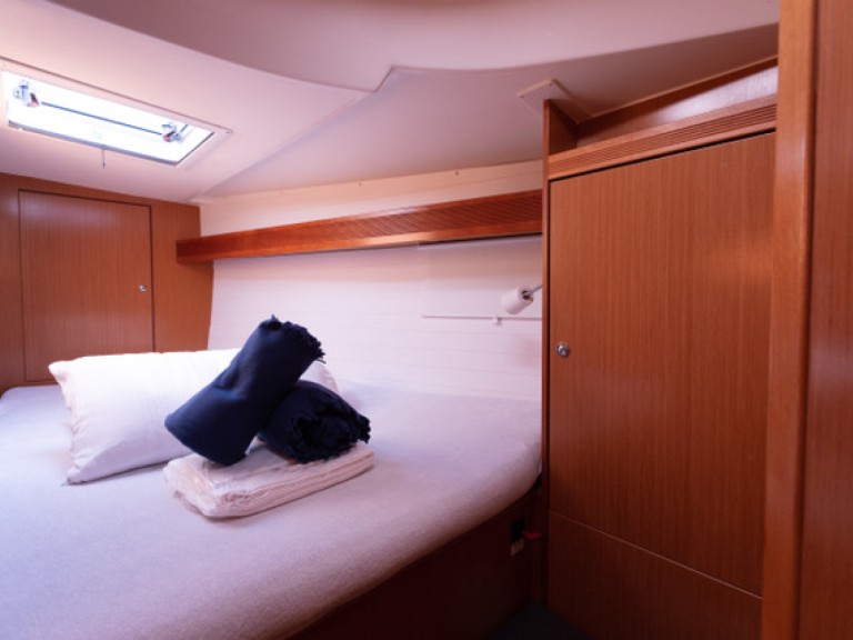 Sailboat to hire La Spezia at the best price