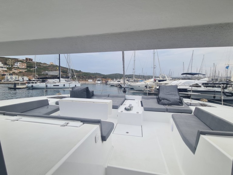 Bali Bali 5.4 charter bareboat or skippered in  Lávrio