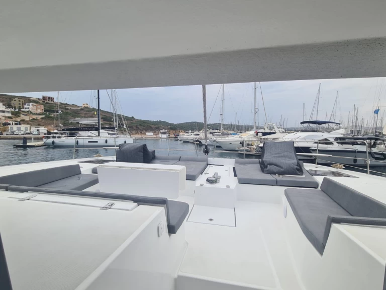 Bali Bali 5.4 charter bareboat or skippered in  Lávrio