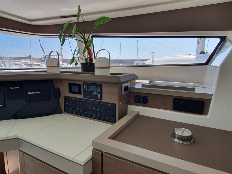 Yacht hire Sitges cheap Bali 5.4