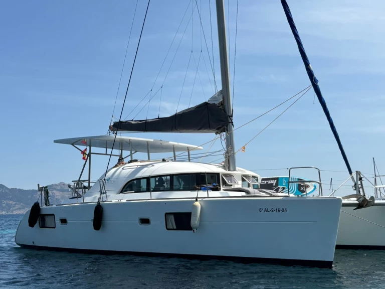 Catamaran hire in Ibiza Town - Lagoon Lagoon 380 S2