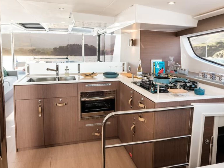 Charter a Bali Bali 4.6 FULL EQUIPE  in Sant Antoni de Portmany on Samboat