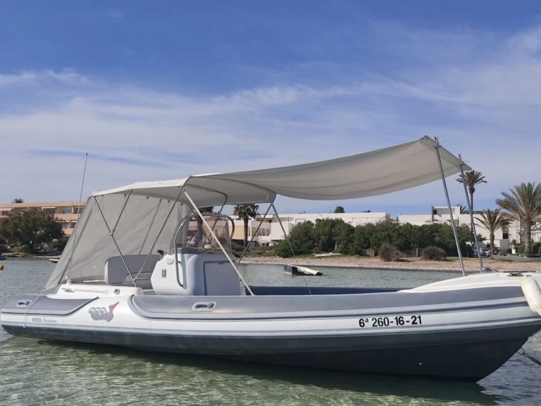 RIB hire in Marina Formentera - MV Marine 650
