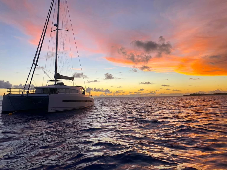 Catamaran to hire Punaauia at the best price