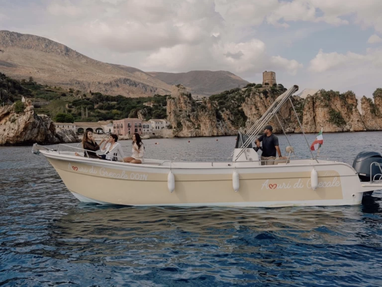 Yacht charter Castellammare del Golfo - LIVER Open 860 on SamBoat