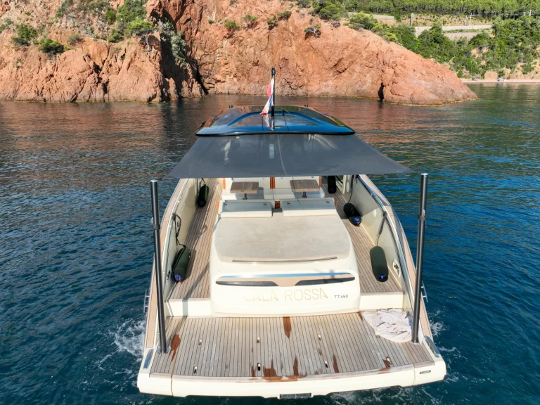 Hire a Invictus  Invictus 460 TT Port Pierre Canto
