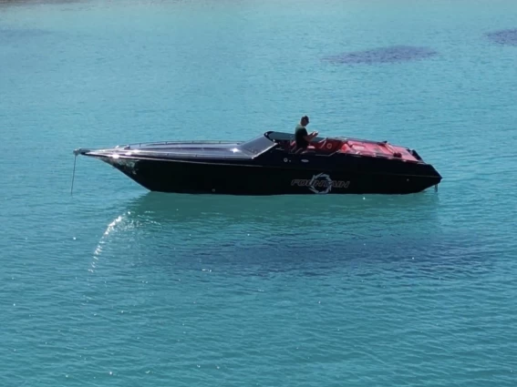 Hire Motorboat Fountain with a boat licence