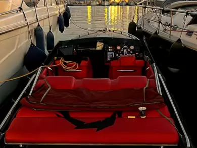 Motorboat to hire Glyfada at the best price