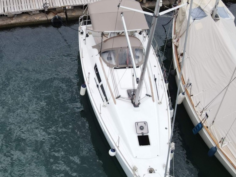 Hire a Jeanneau Sun Odyssey 36i Lávrio