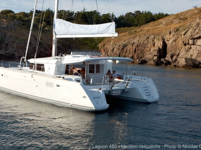 Hire a Lagoon Lagoon 450 F Marseille