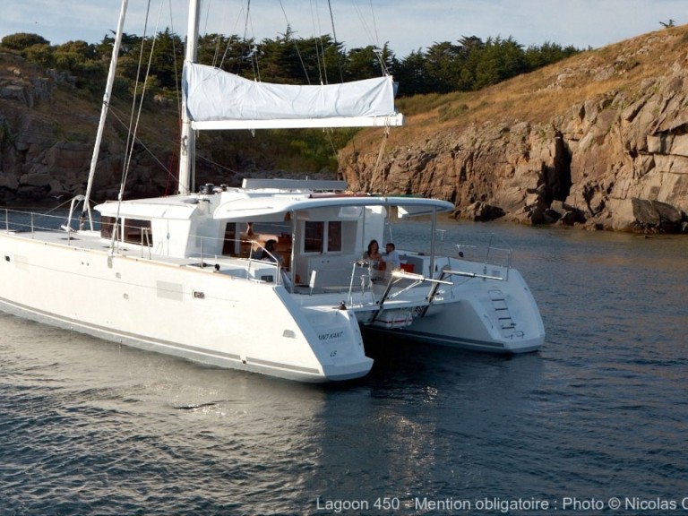Catamaran to hire Propriano at the best price
