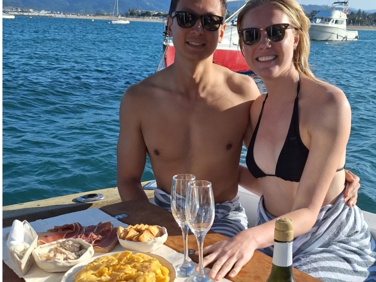 Charter a Starfisher 760 walk around in Hondarribia on Samboat