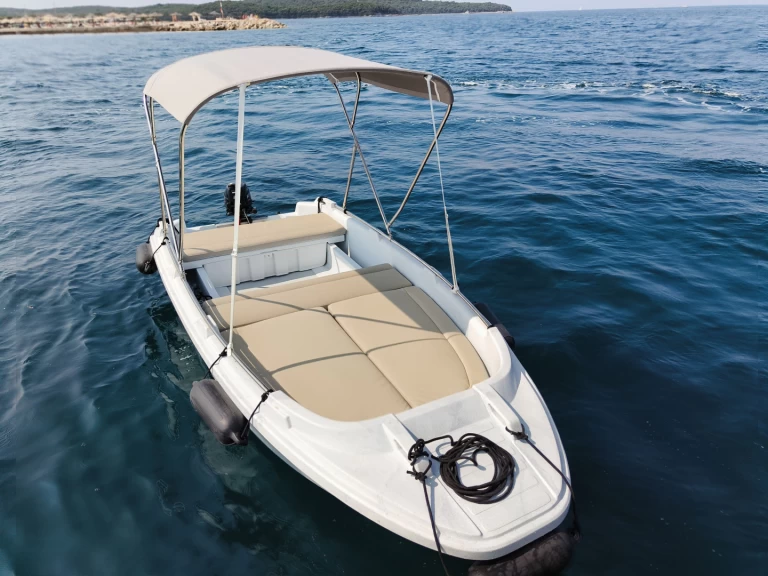 Charter a ROTO Roto 450 in Rovinj on Samboat