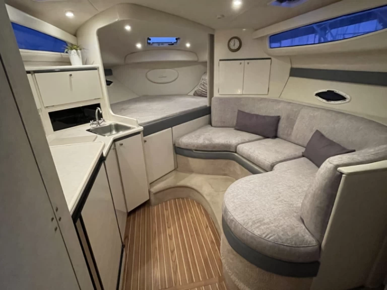 Charter a Bayliner Bayliner Ciera in Calp / Calpe on Samboat