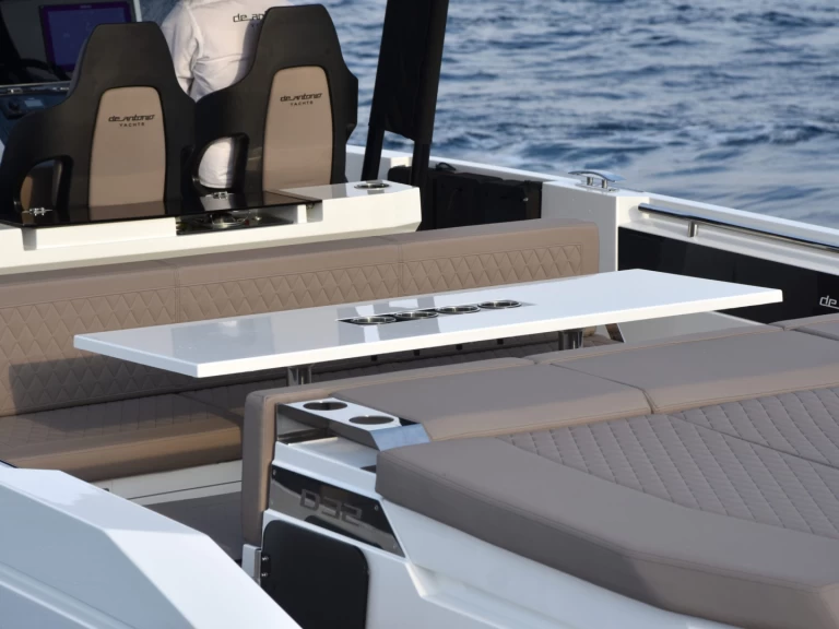 Motorboat hire in Mahón - DE ANTONIO Yachts 32 OPEN