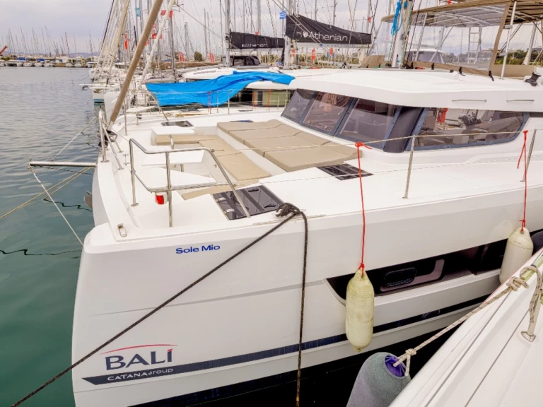 Catamaran to hire Néa Péramos at the best price