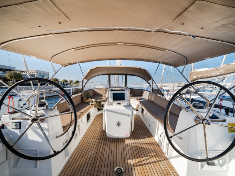 Hire Sailboat Jeanneau with a boat licence