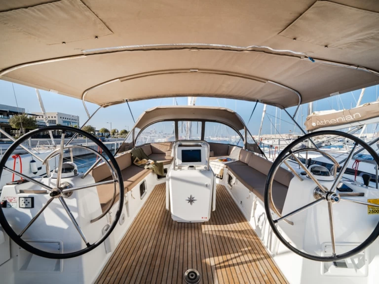 Hire Sailboat Jeanneau with a boat licence