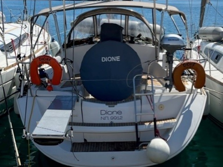 Hire Sailboat Jeanneau with a boat licence