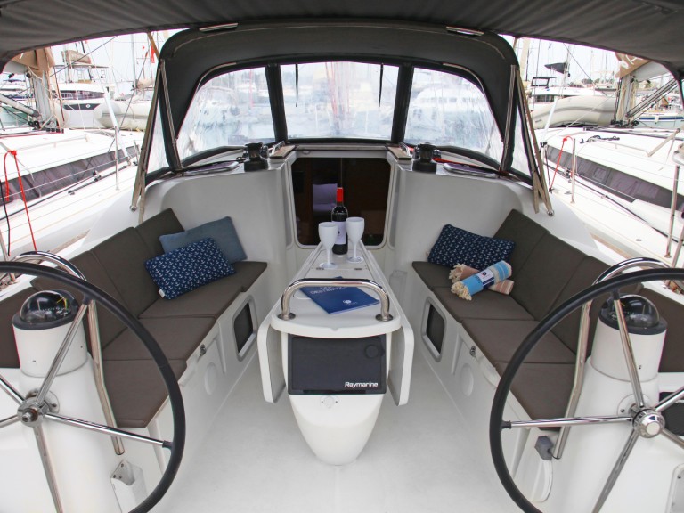 Hire Sailboat with or without skipper Jeanneau Benitses