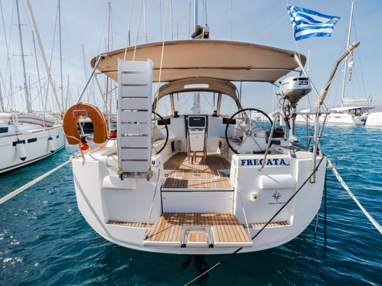 Hire a Jeanneau Sun Odyssey 439 Lávrio