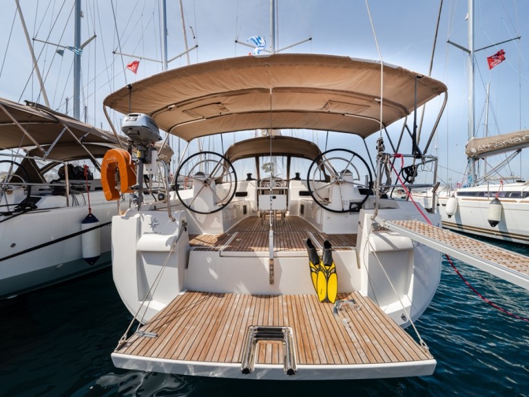 Sailboat to hire Nydri at the best price