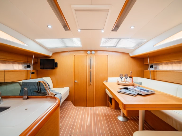 Yacht charter Lávrio - Jeanneau Jeanneau 53 on SamBoat