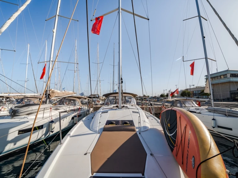 Hire a Jeanneau Jeanneau 54 Lávrio