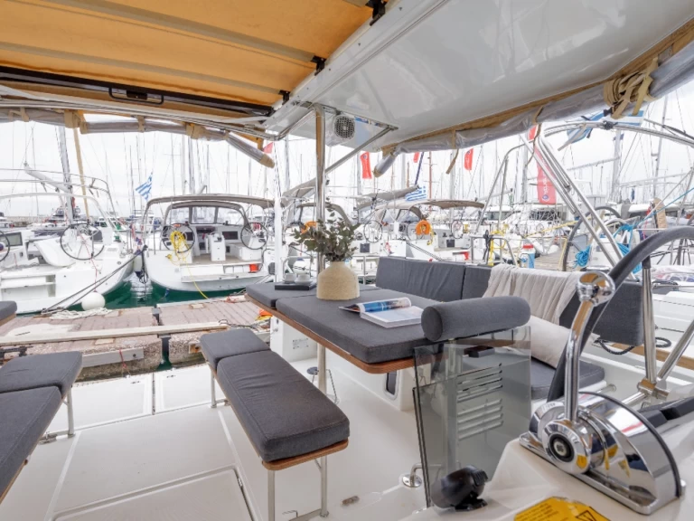 Sailboat hire in Néa Péramos - Jeanneau Sun Loft 47