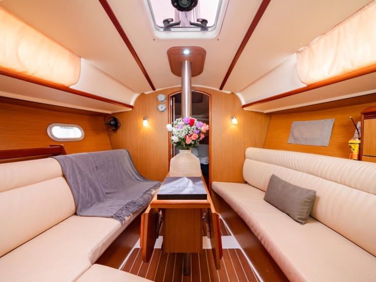 Yacht charter Lávrio - Jeanneau Sun Odyssey 32i on SamBoat