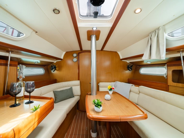 Hire Sailboat with or without skipper Jeanneau Lávrio