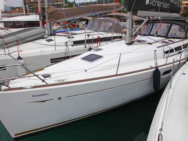 Charter a Jeanneau Sun Odyssey 42i in Benitses on Samboat