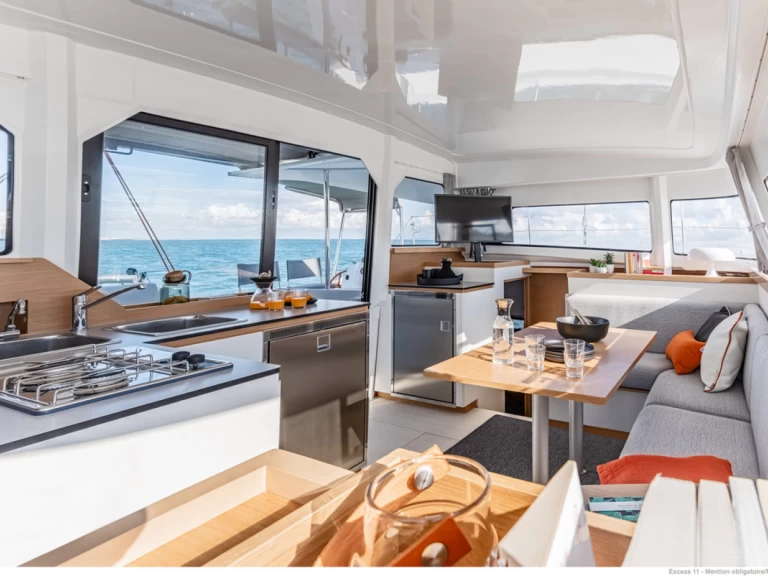 Yacht hire Marsh Harbour cheap Excess 11