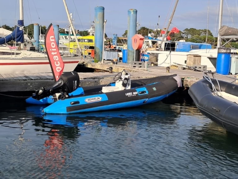 Hire a Zodiac Pro 5.5 Port-Louis