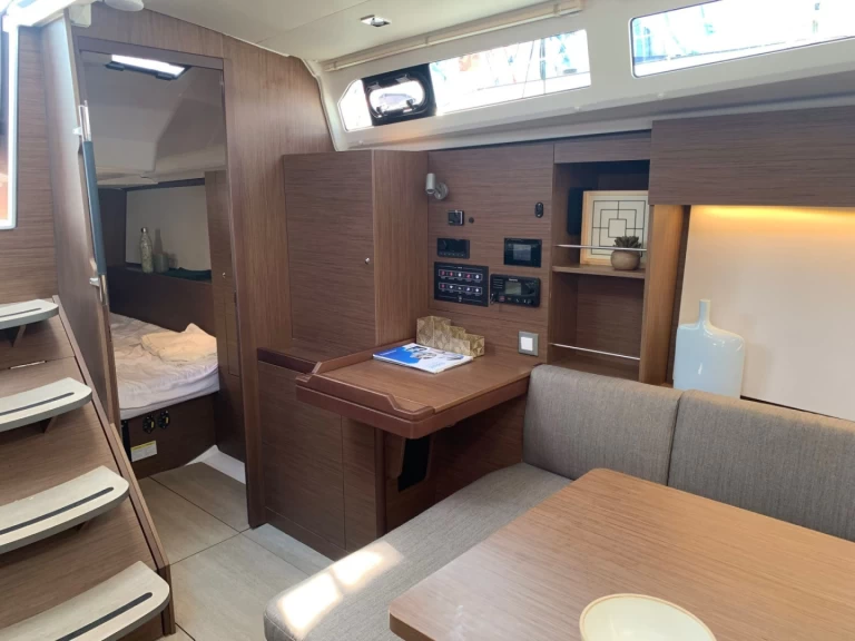 Hire Sailboat with or without skipper Bénéteau Port de La Base de Lorient