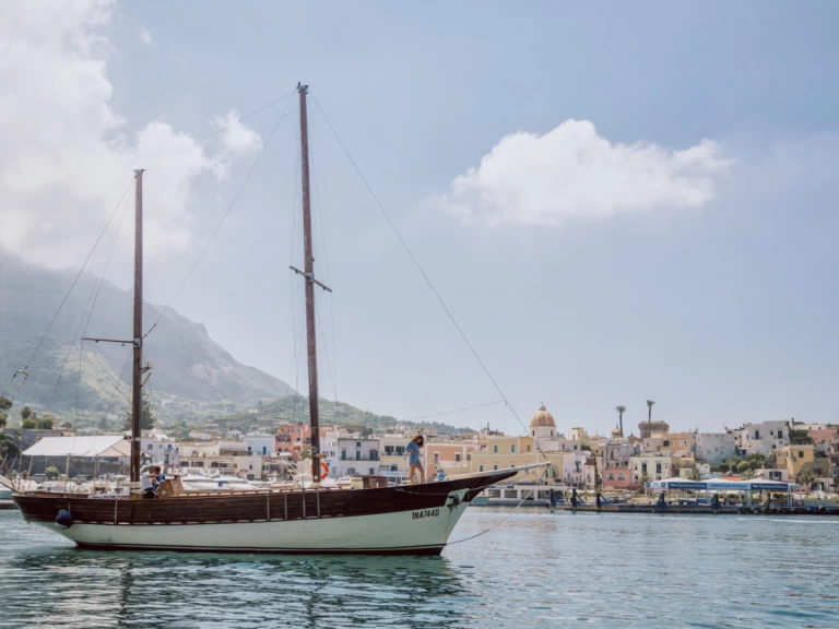 Yacht hire Forio cheap Goletta