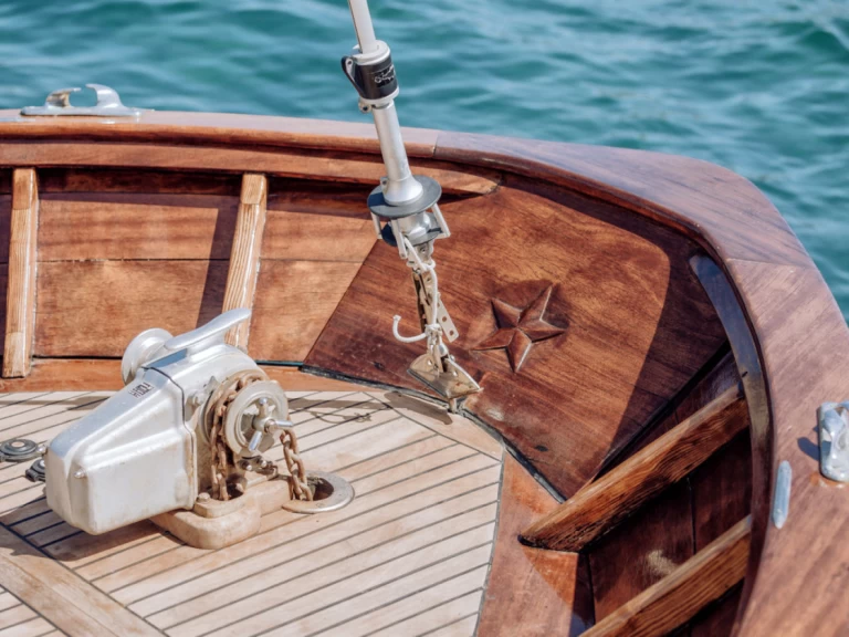 Hire a Di Pinto Sparviero Forio