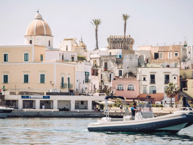 Yacht hire Forio cheap 750