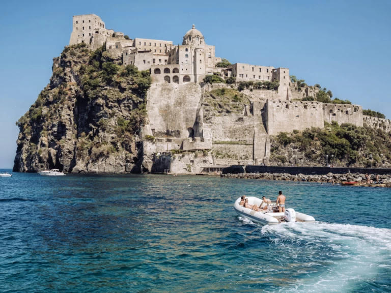 Hire a Alson 750 Forio