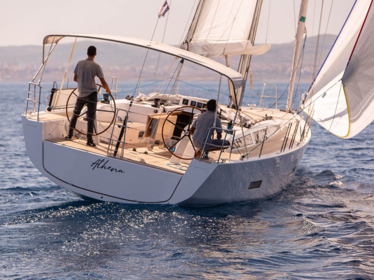 Sailboat to hire Lávrio at the best price