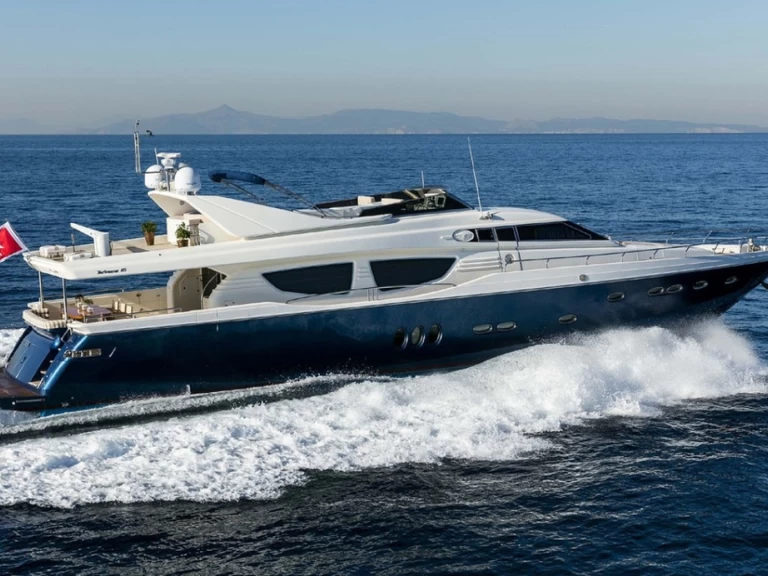 Hire Luxury Yacht Posillipo with a boat licence