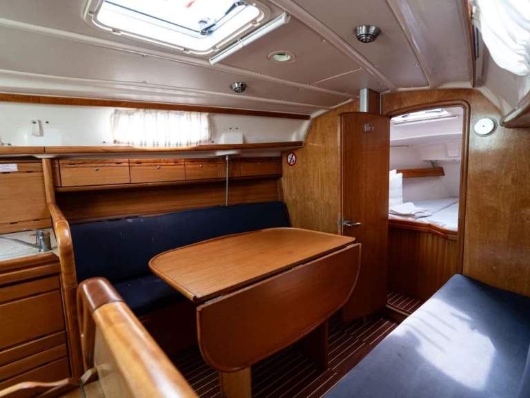 Hire Sailboat Bavaria with a boat licence