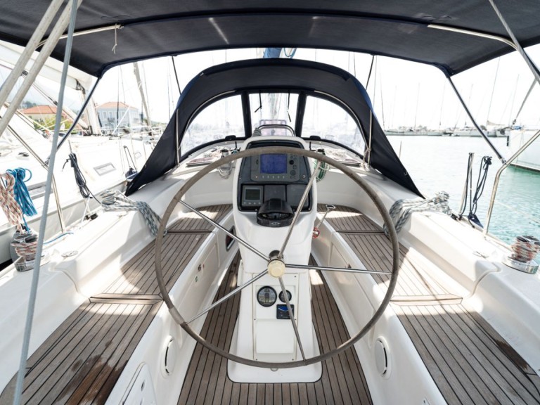 Hire a Bavaria Bavaria 38 Pálairos