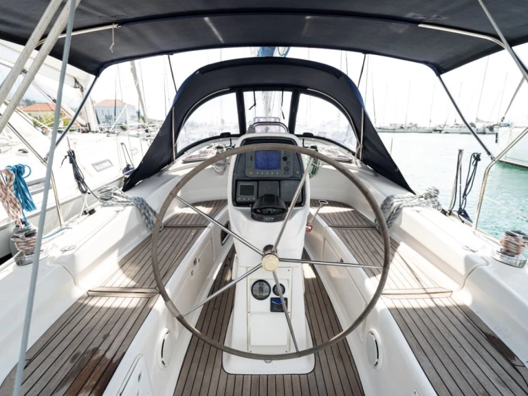Hire a Bavaria Bavaria 38 Pálairos