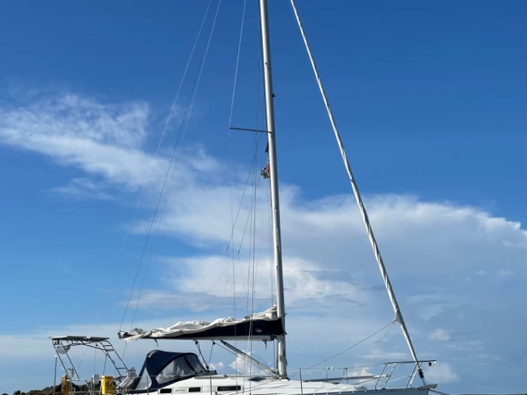 Sailboat hire in France - Bénéteau Oceanis 323 Clipper