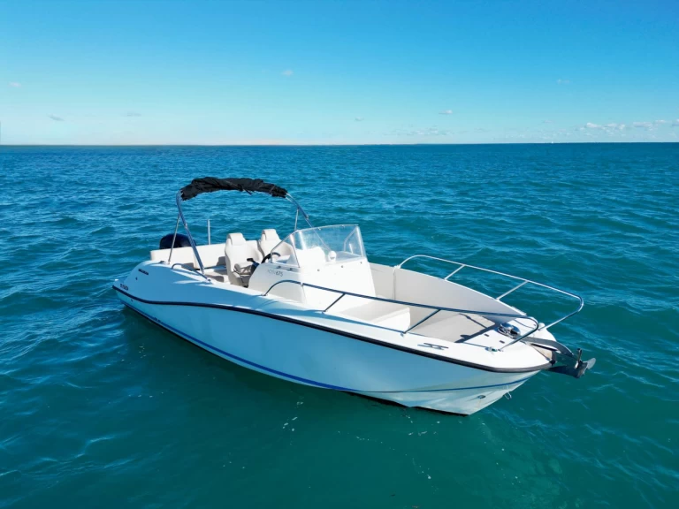 Motorboat hire in Le Cap d'Agde - Quicksilver Activ 675 Open