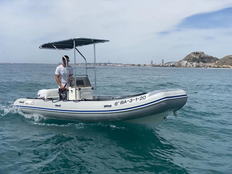 Charter a Valiant DR 520 in Calp / Calpe on Samboat