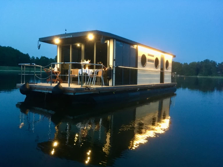 La Mare Apartboot charter bareboat or skippered in  Buchholz