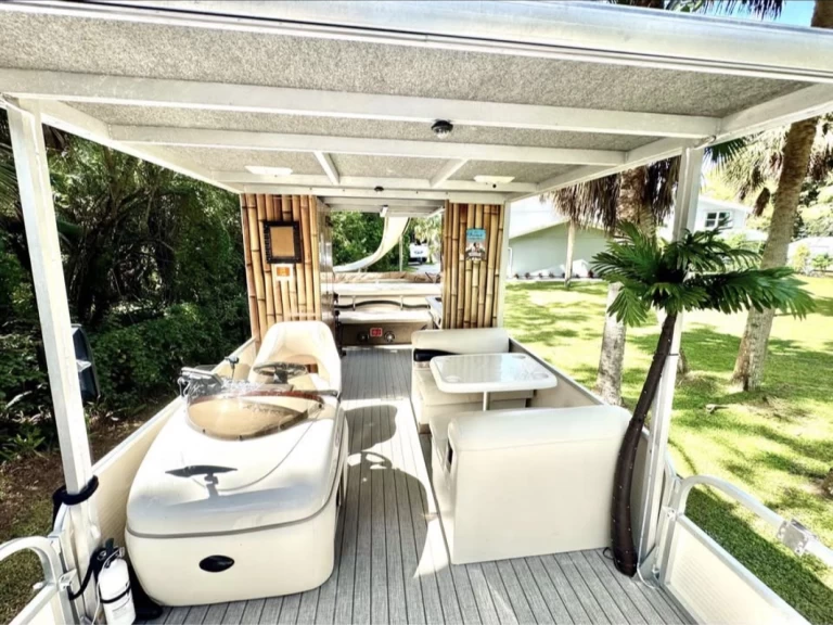 Charter a MAGBAY 43 CC in West Palm Beach on Samboat